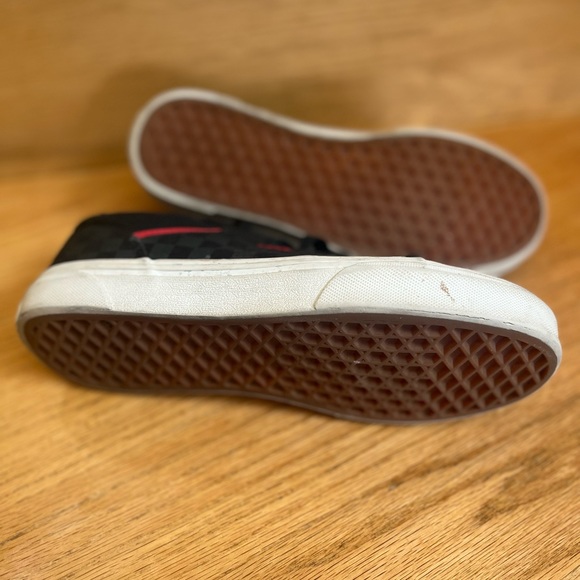 Like new youth vans size 5.5. - Picture 2 of 5